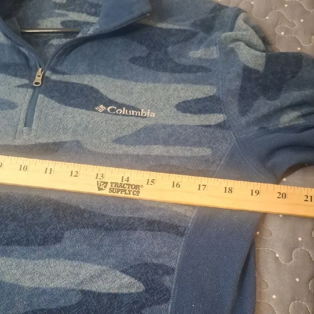 Columbia Men's Blue Camo Sweater size small